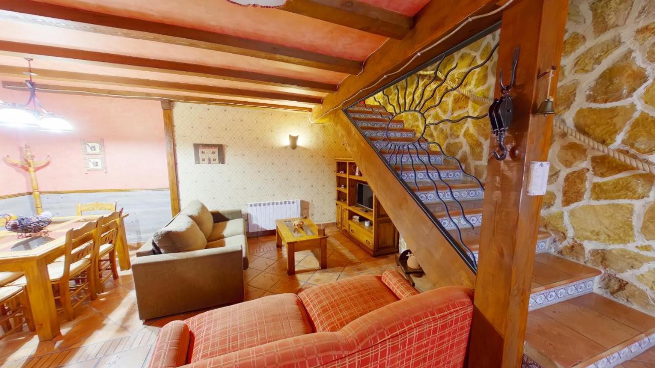 Casa Ruralrut En El Tiemblo A 1 Hora De Madrid Y A Pocos Minutos Del Castanar, Valle De Iruelas Y Embalses Exterior foto