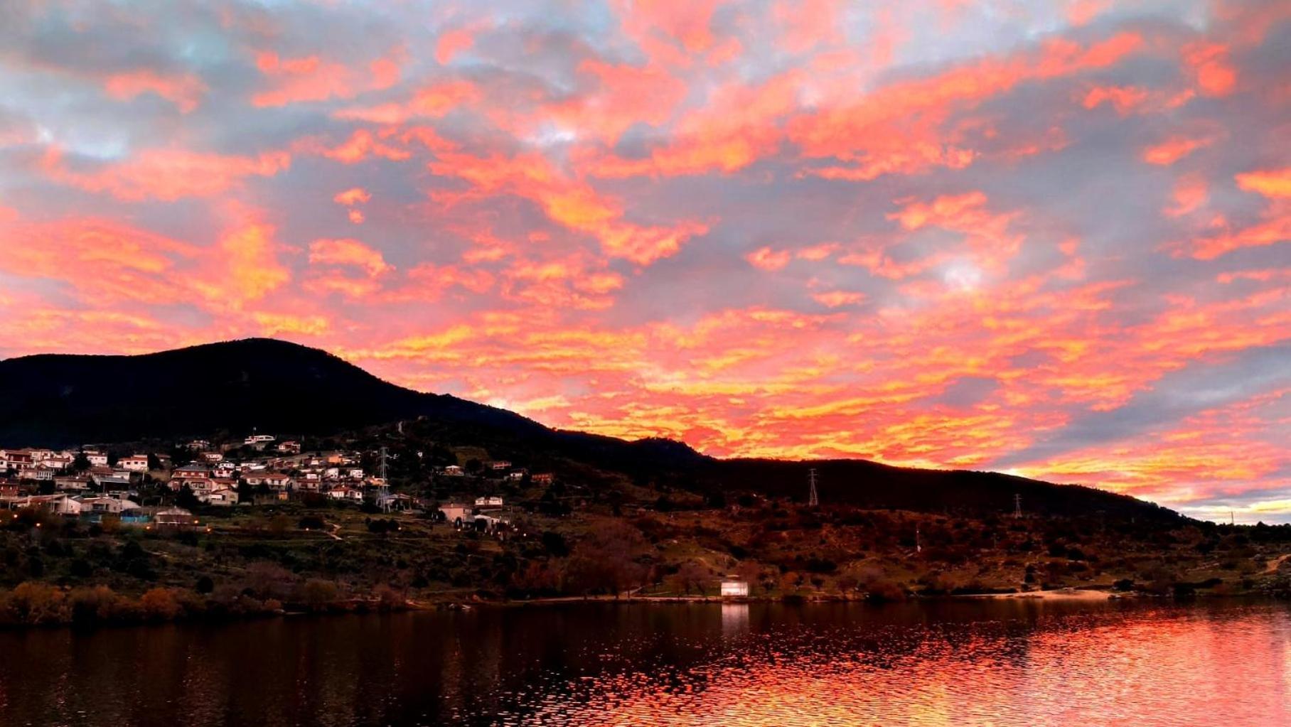 Casa Ruralrut En El Tiemblo A 1 Hora De Madrid Y A Pocos Minutos Del Castanar, Valle De Iruelas Y Embalses Exterior foto