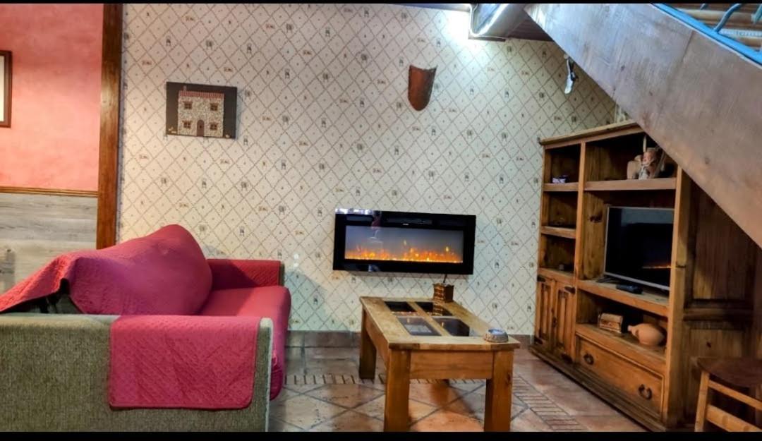 Casa Ruralrut En El Tiemblo A 1 Hora De Madrid Y A Pocos Minutos Del Castanar, Valle De Iruelas Y Embalses Exterior foto